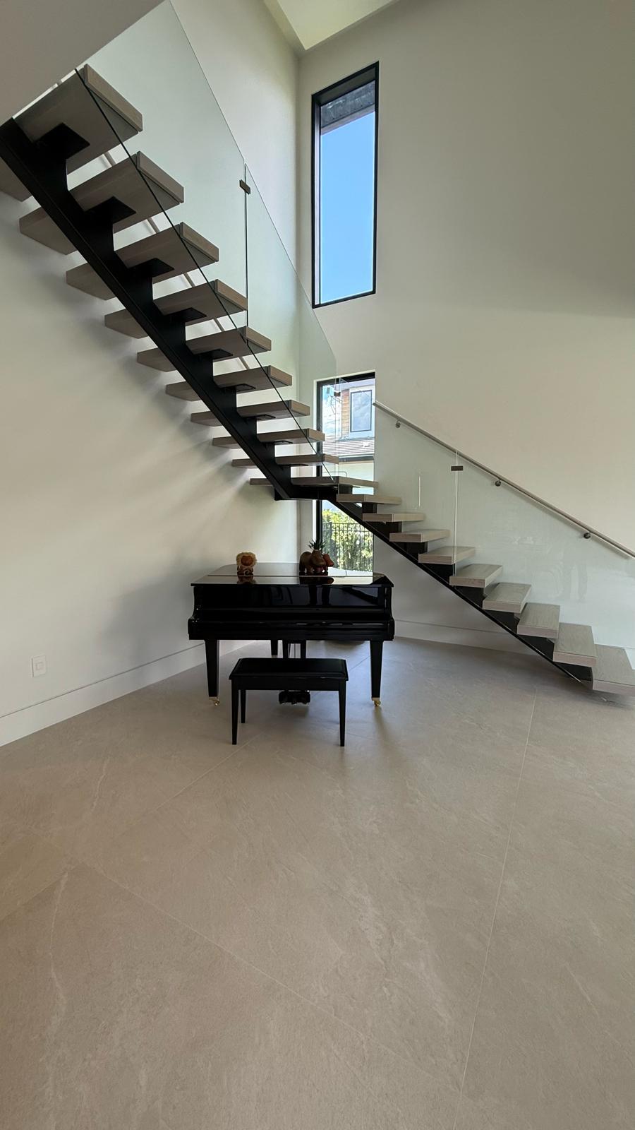 Floating Stairs Orlando Florida - Railing Max