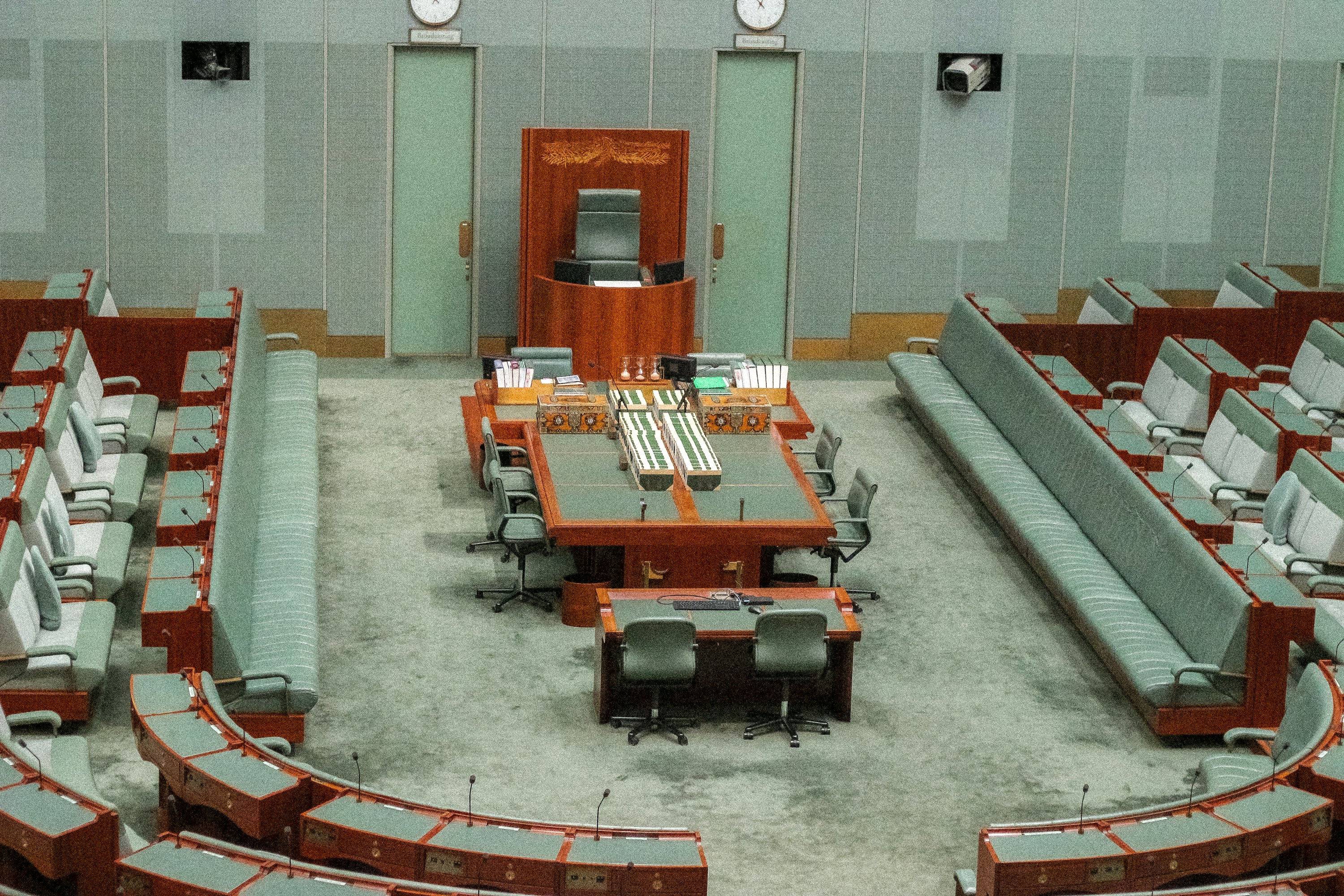 Government chamber and public administration environment