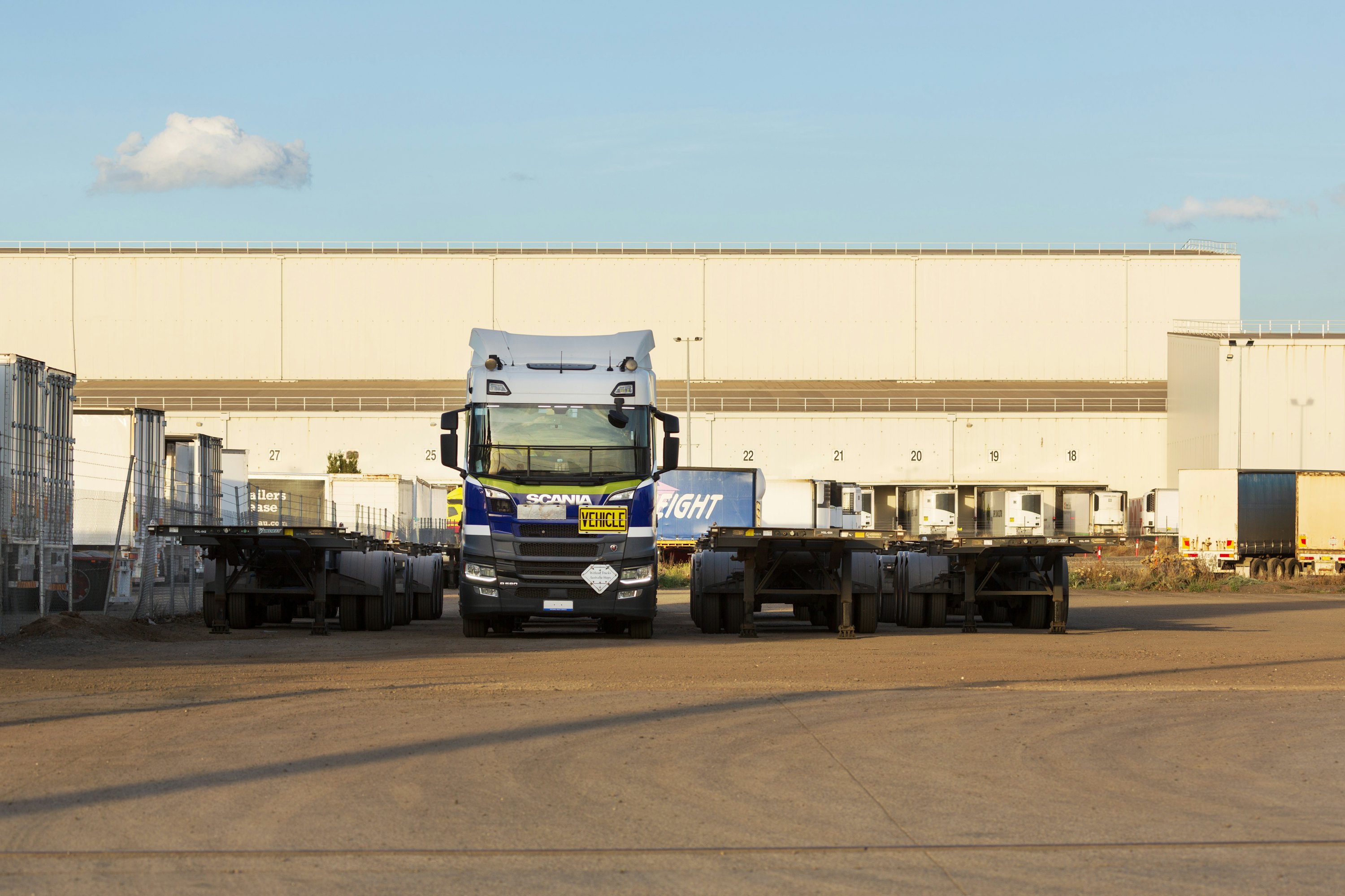 Truck and distribution center