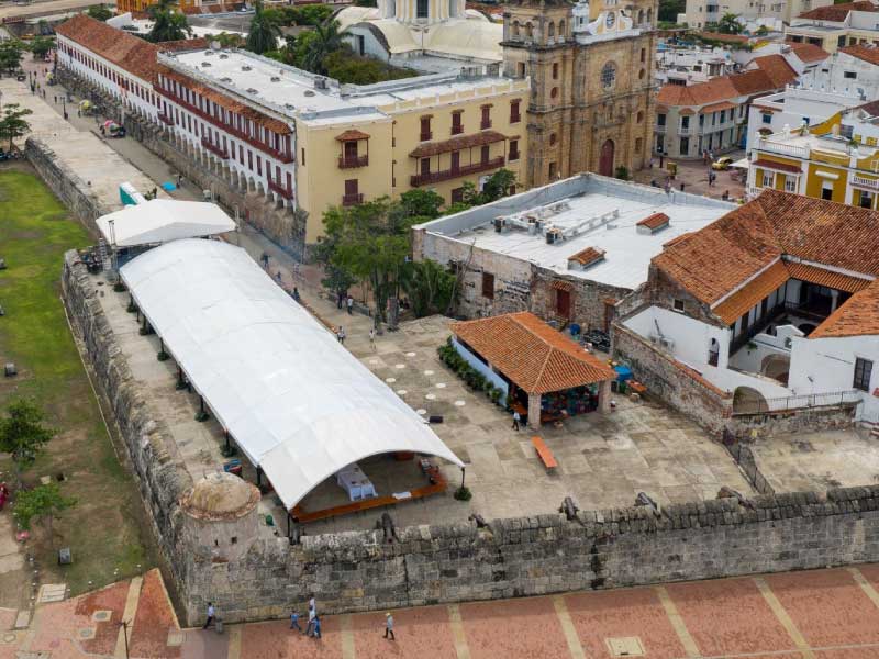 Carpa tipo hangar montada por SOKA