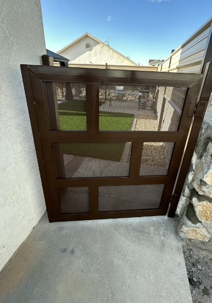 Brown metal side gate