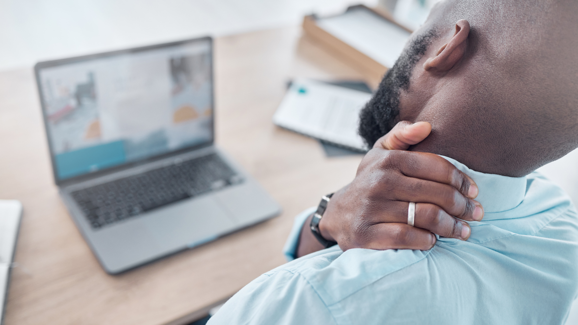 Patient searching for a chiropractor online
