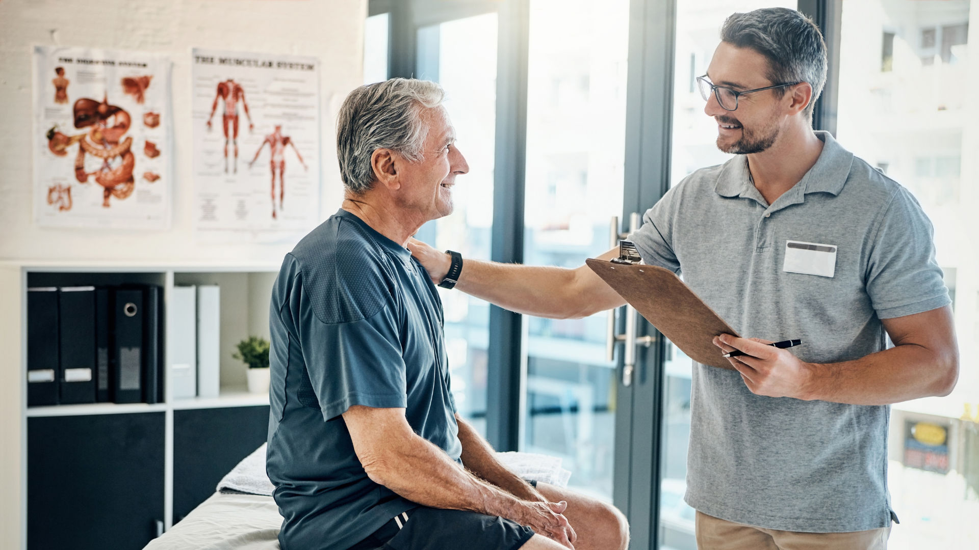 Chiropractic clinic first contact moment