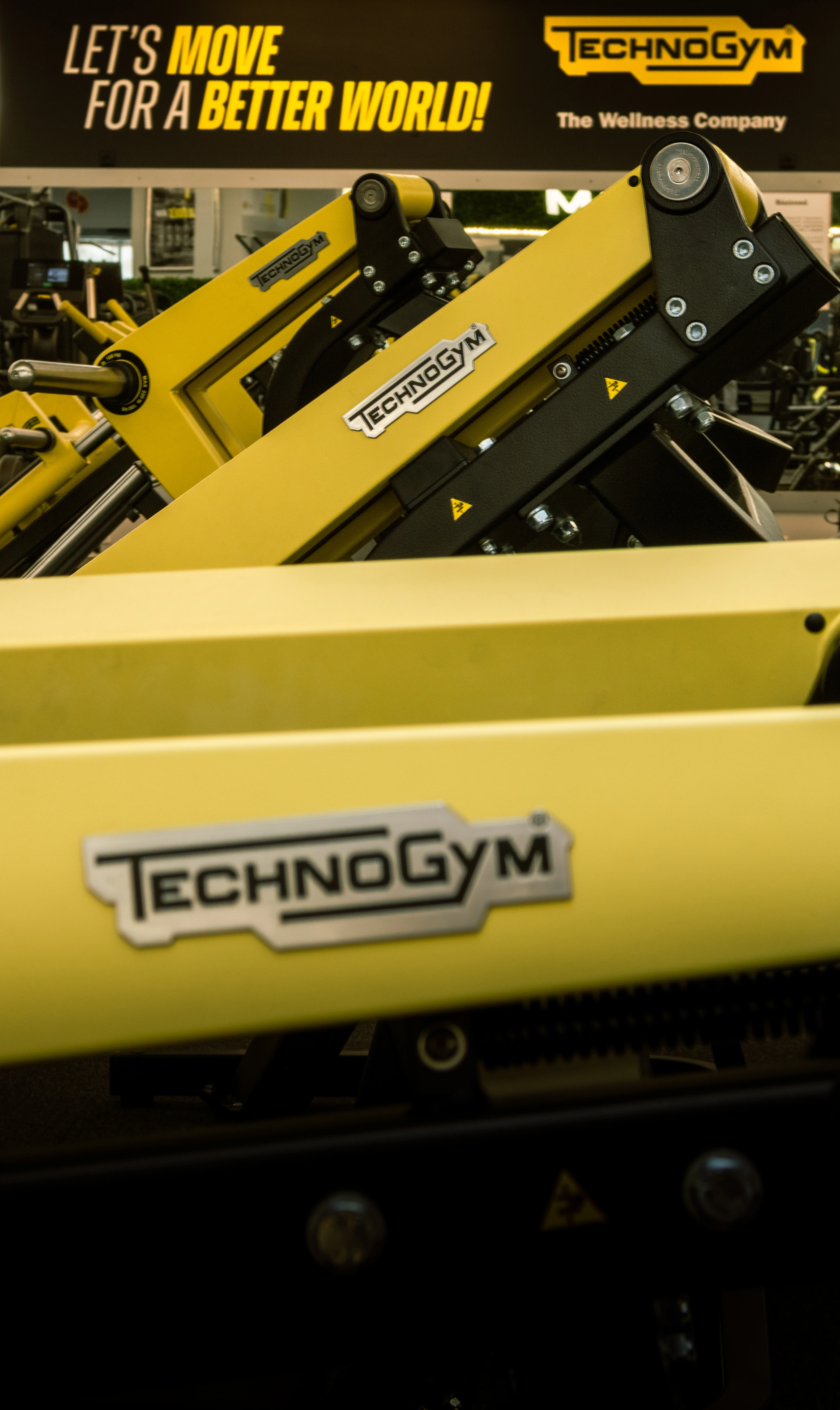 Sárga Technogym erőgép részlete a LevelOne Fitness kiskunhalasi konditermében