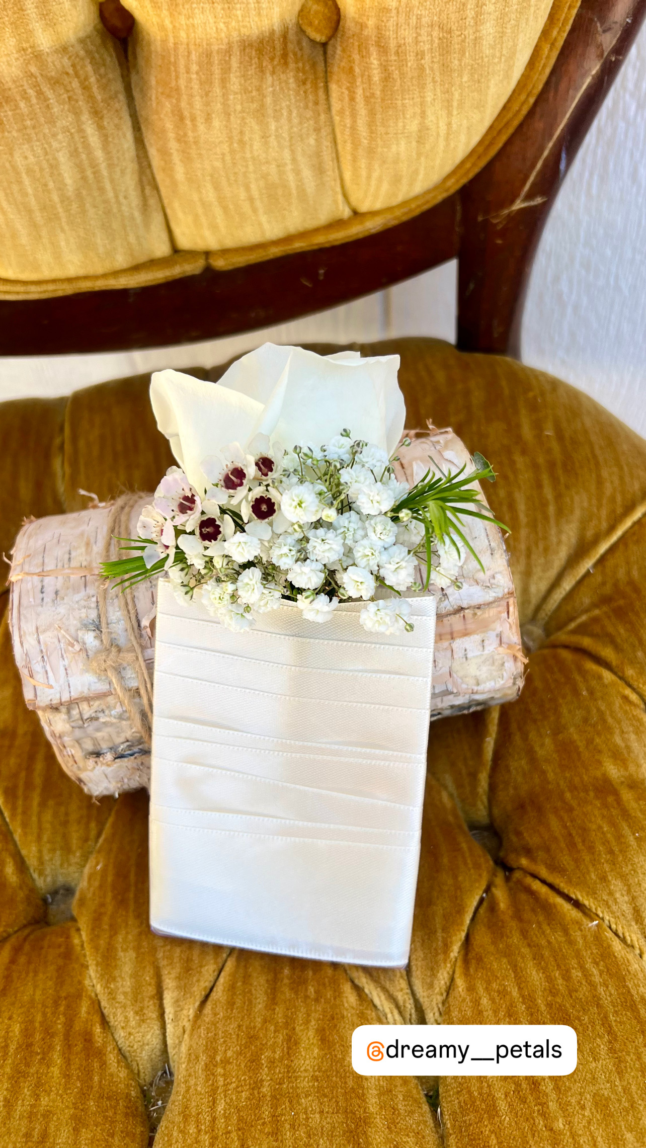 Corsage 10