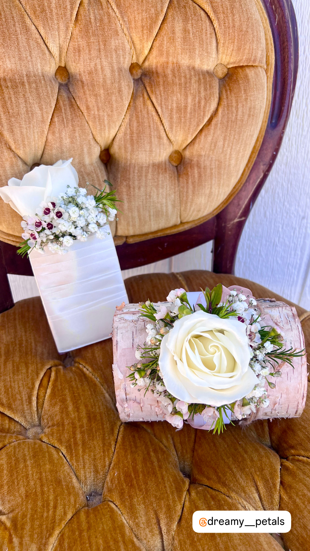 Corsage 9