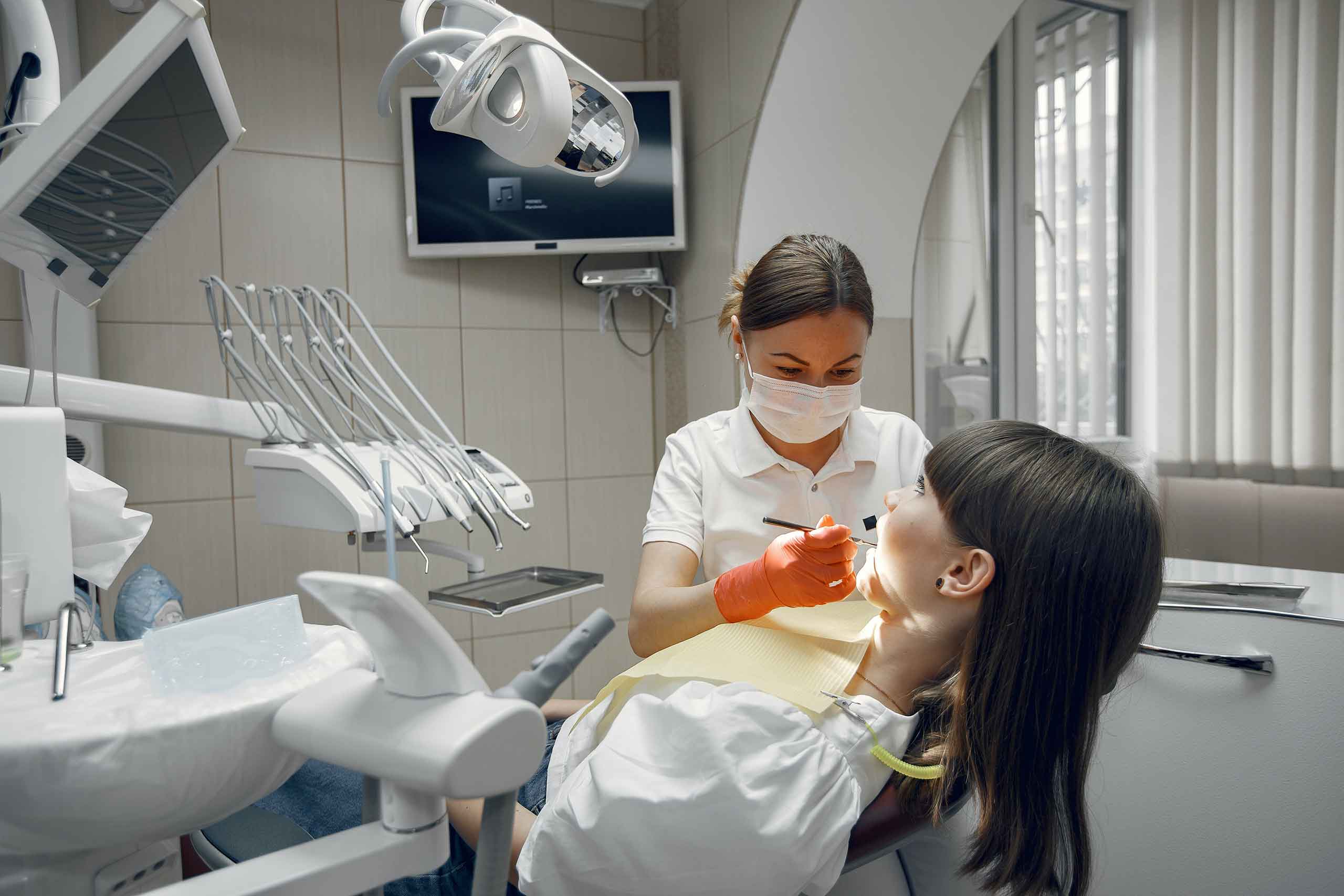 5 Reasons to Visit a Dentist Regularly