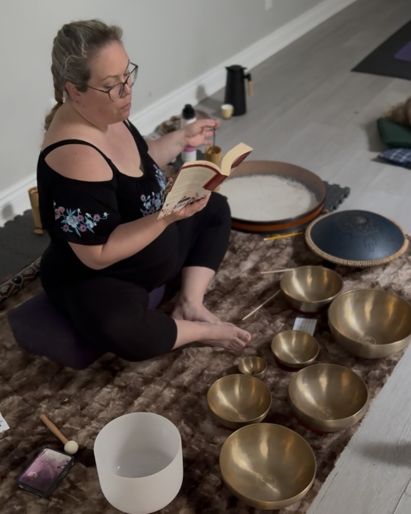 Karolina Autumn reading a passage from Melodie Beattie's Journey to the Heart book