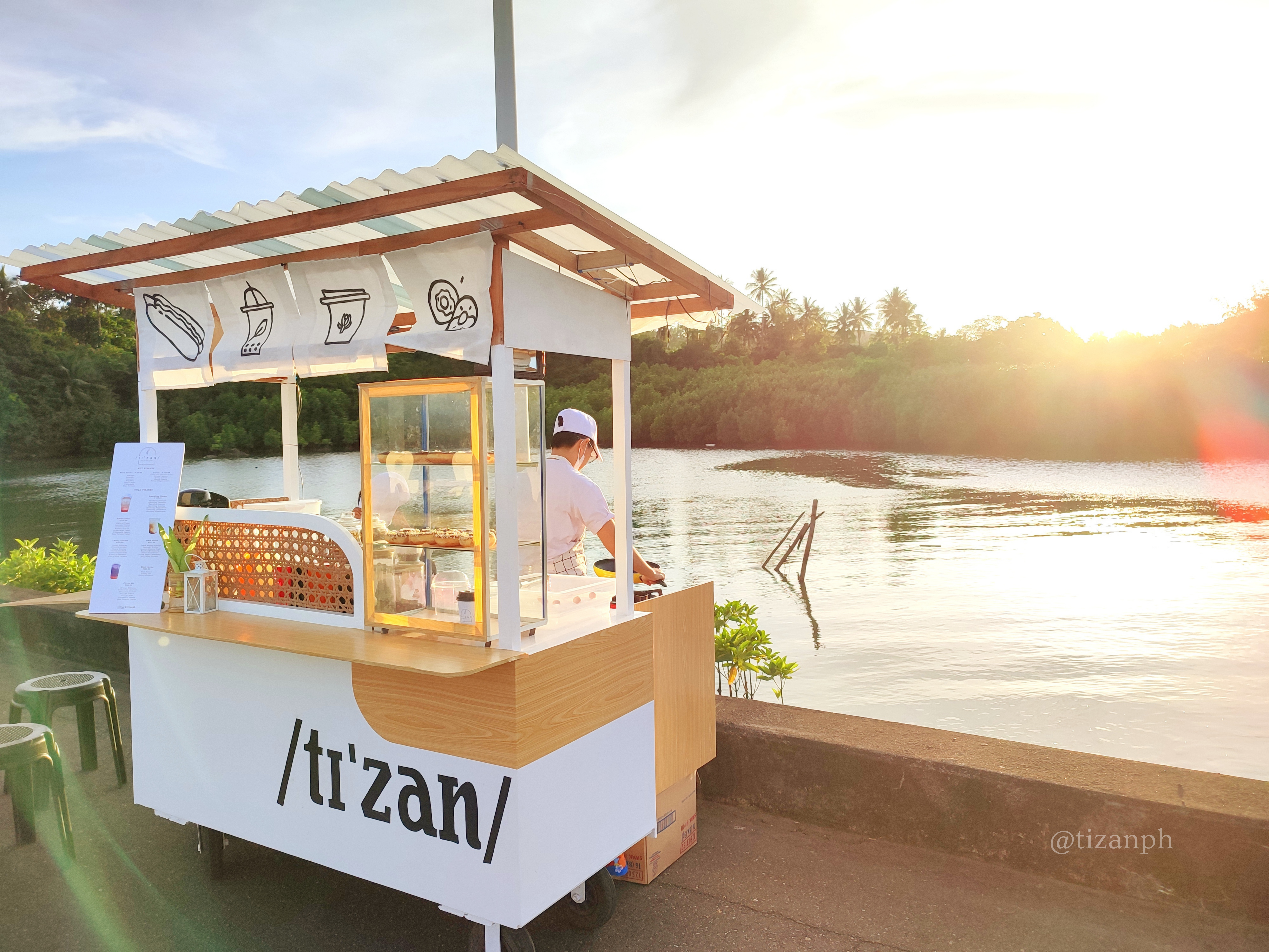 The Tizan pushcart beside the boulevard at sunset