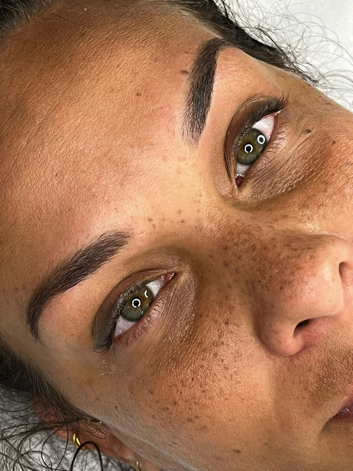 Sourcils dermopigmentation