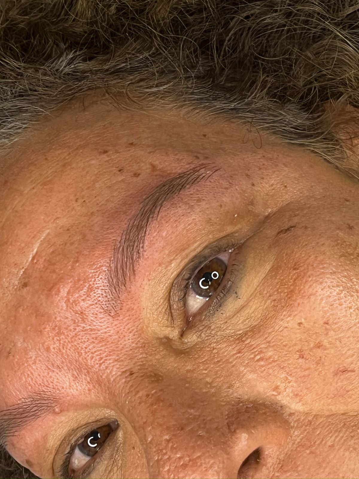 Maquillage permanent sourcils — gros plan