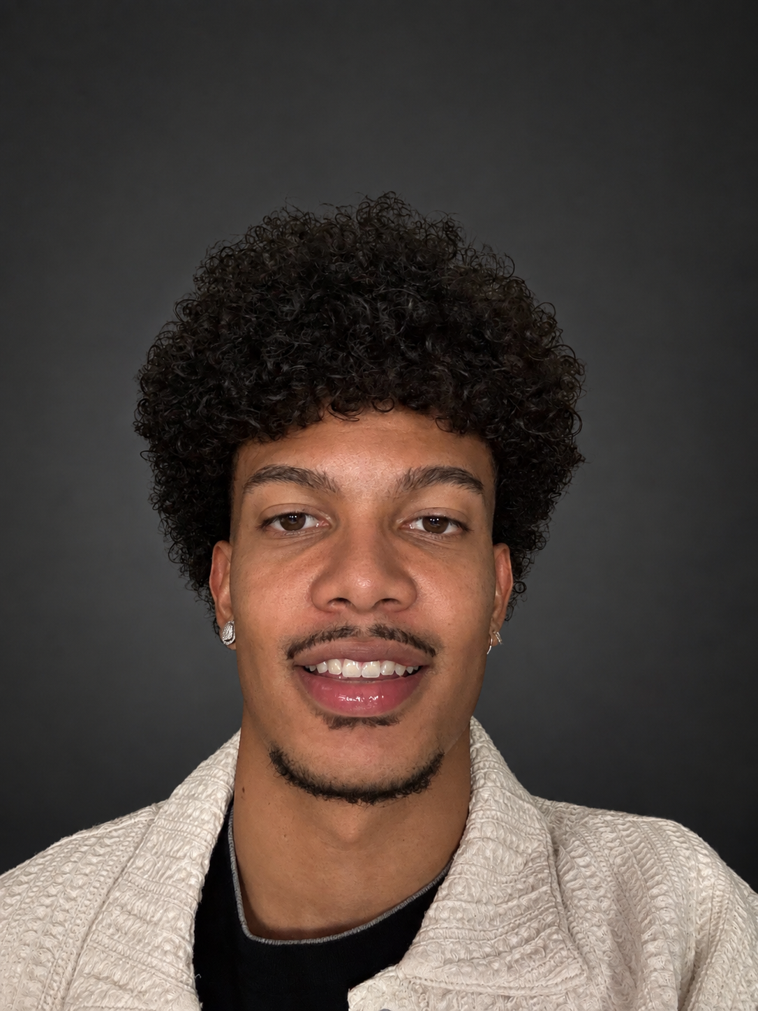 Retrato de Andrés, fundador de SystemFlow
