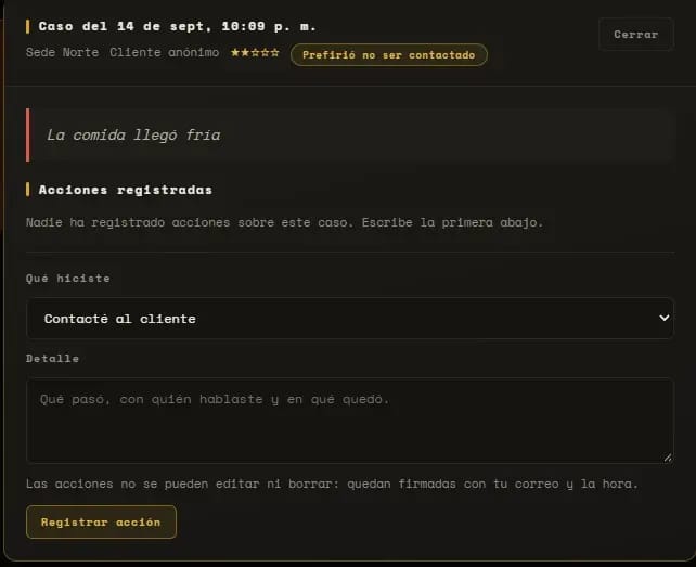 Ficha de seguimiento de una queja en Restaurante Blindado, con el comentario del cliente, la bitácora de acciones registradas y el formulario para registrar una nueva acción