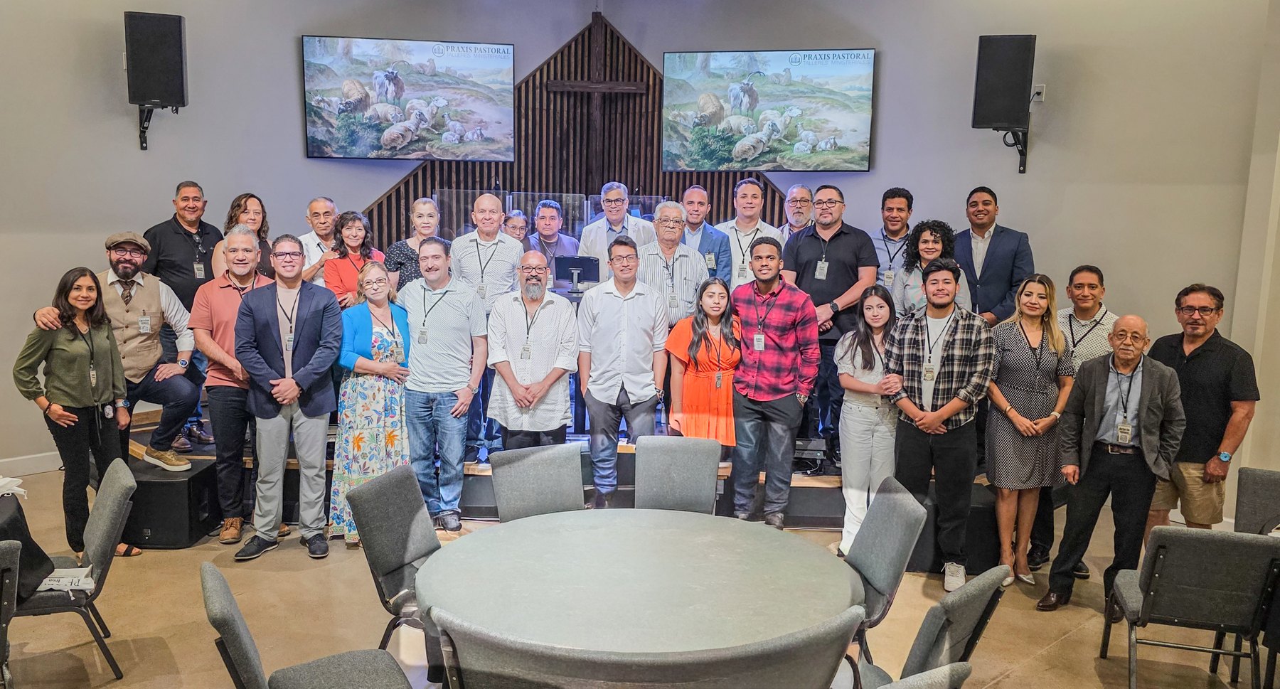 Comunidad de pastores reunida en Praxis Pastoral