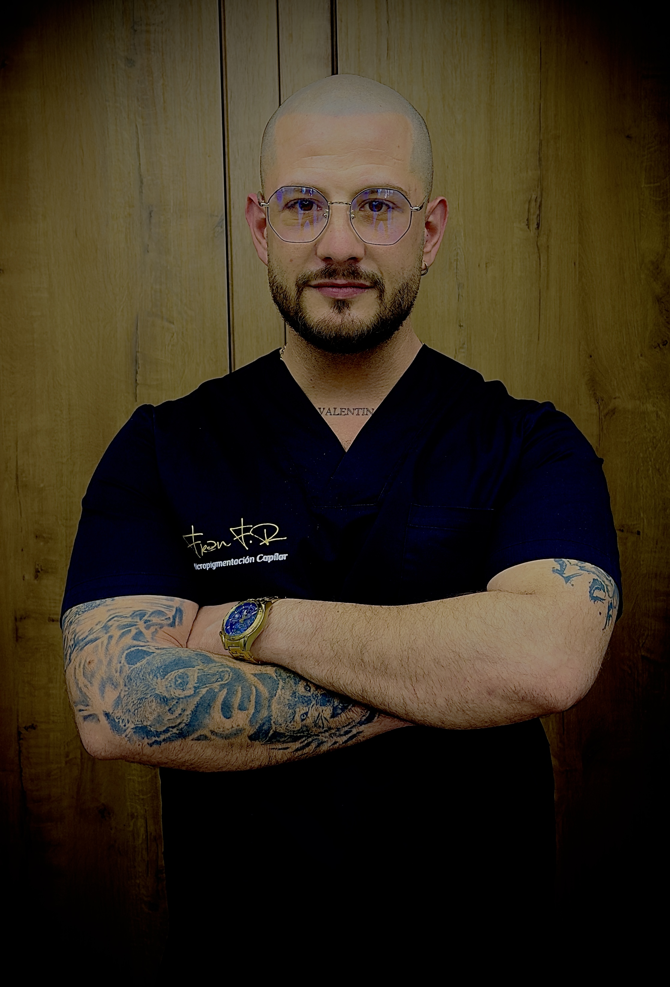 Retrato de Fran Ferrer, especialista en micropigmentación capilar en Blanes