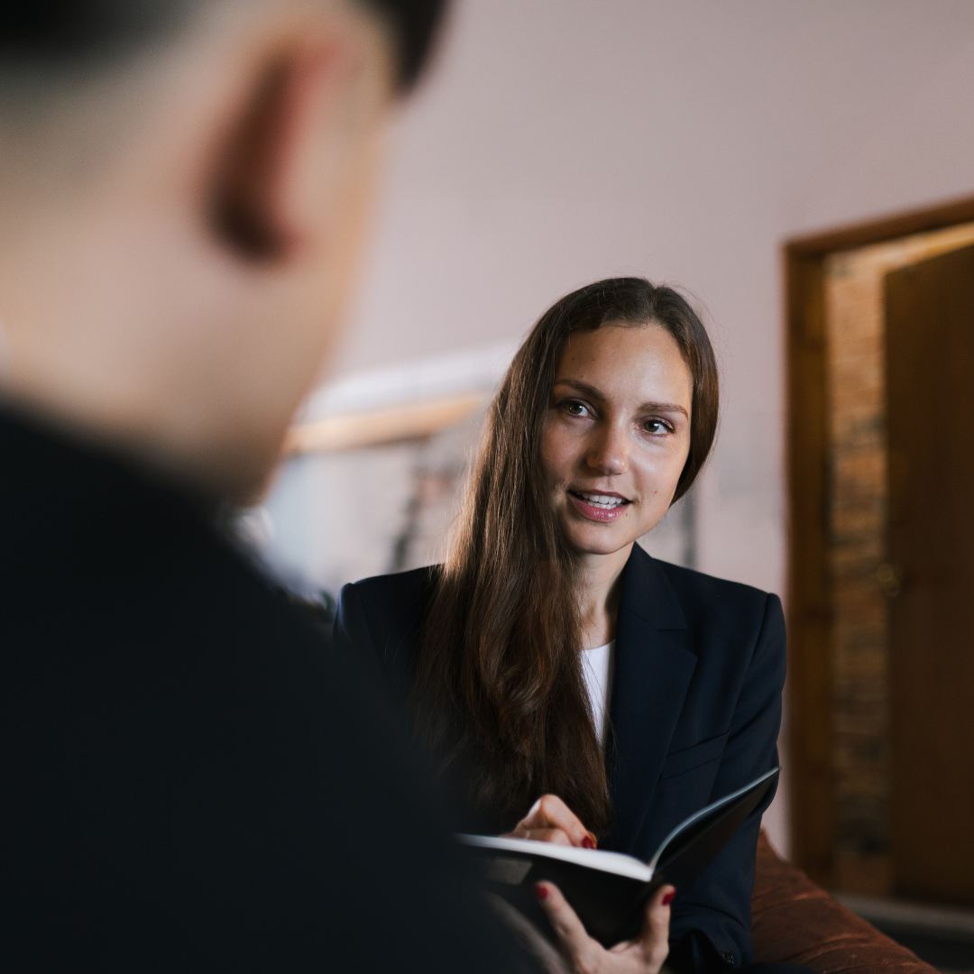 Vanina coaching a client