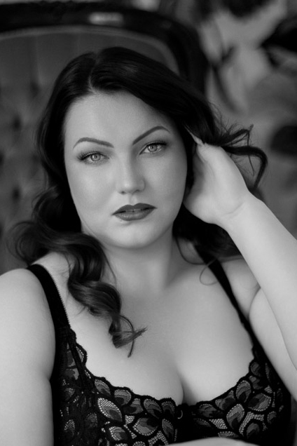 Boudoir by Dani Studio Details