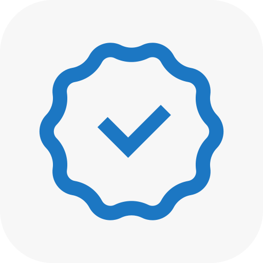 Salle élégante du restaurant Le Prieuré à Ambierle, avec tables soigneusement dressées, décoration raffinée et ambiance chaleureuse pour un repas gastronomique.