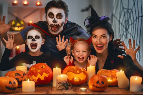 Family wearing Halloween Custome Family wearing Halloween Custome