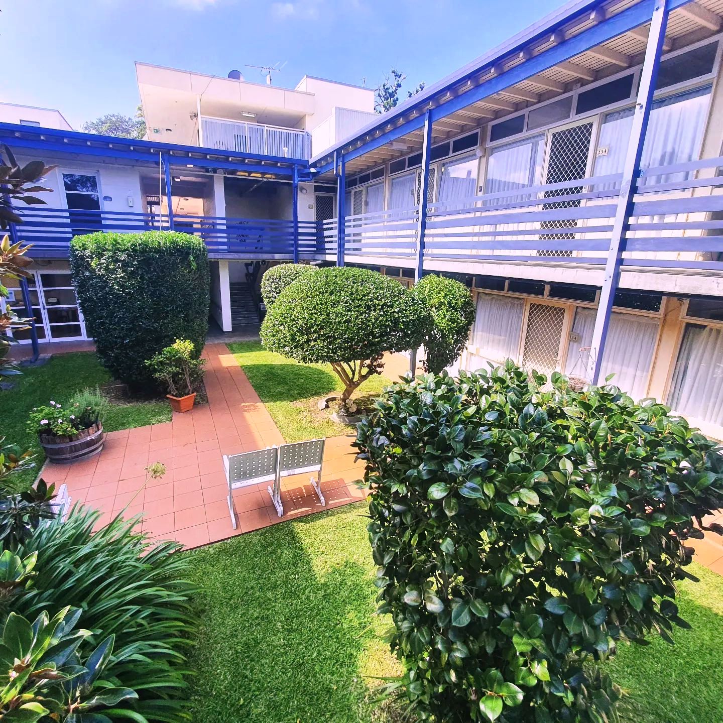 commercial lawn and gardening