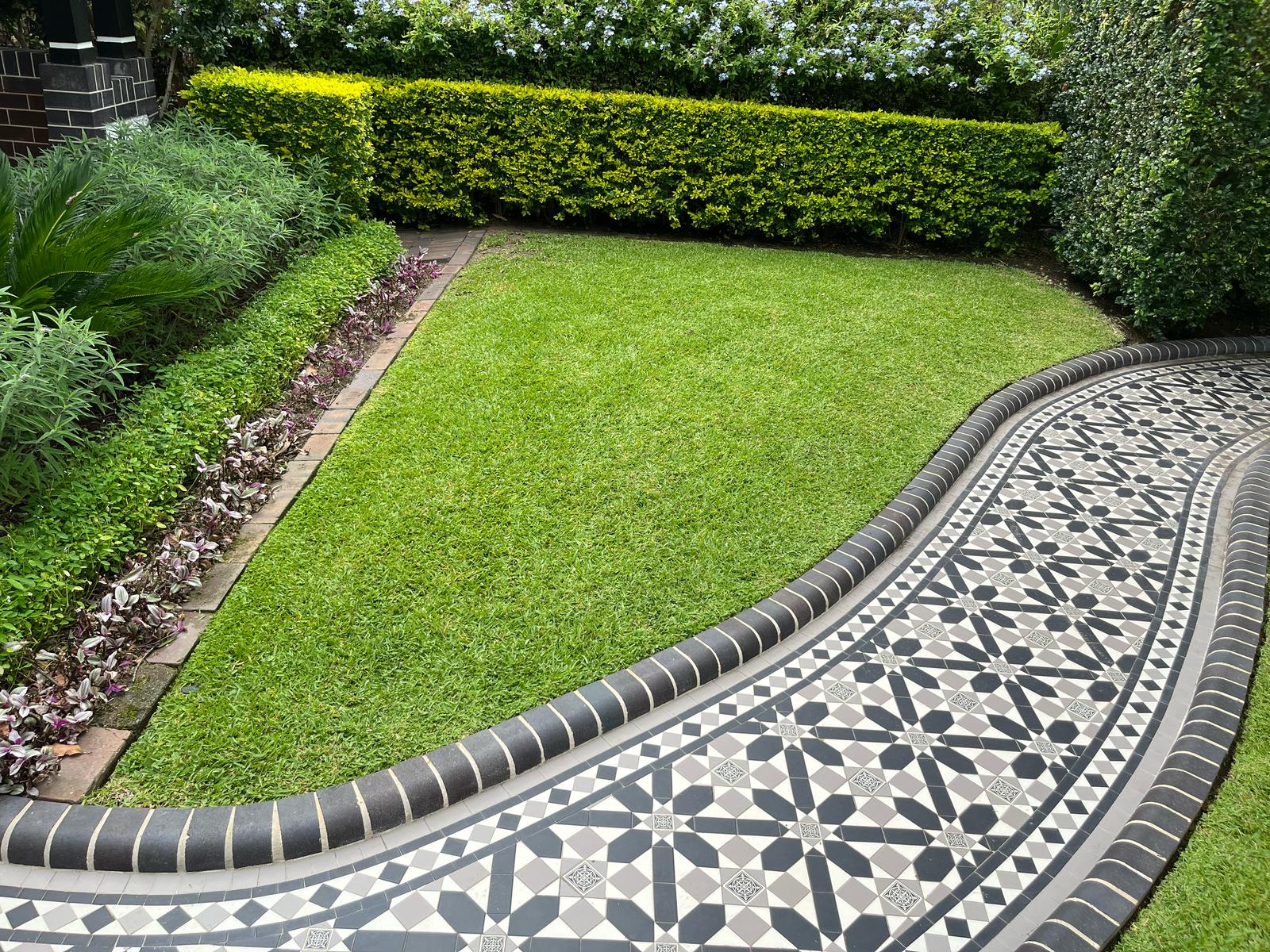 Lawn mowing Burwood 2