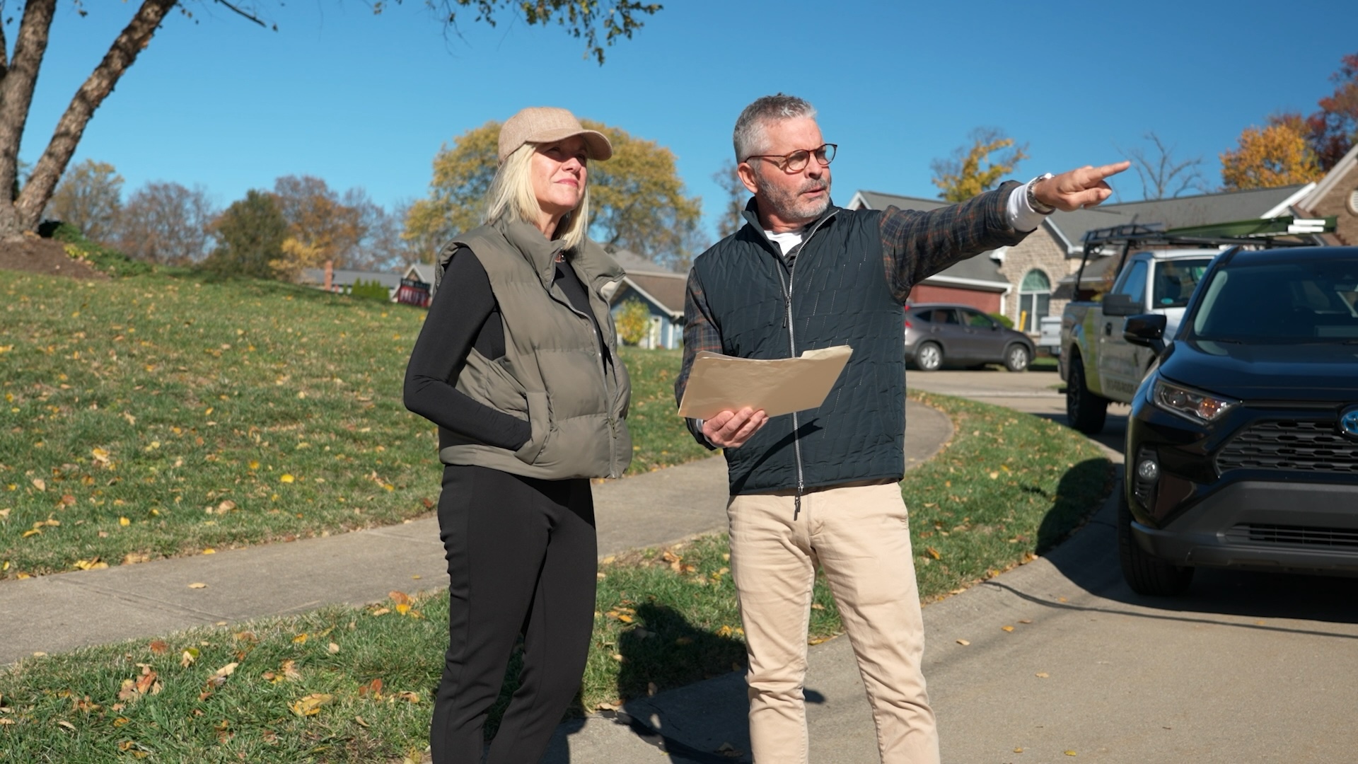 Tim Mallory of Advantage Roofing reviewing a roof with a Cincinnati homeowner in her driveway