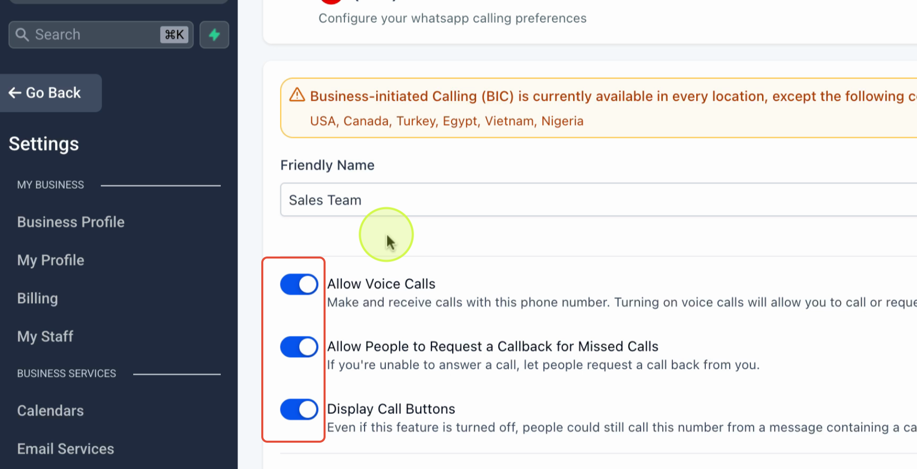 Opzioni per abilitare le chiamate vocali e il pulsante di chiamata sul profilo WhatsApp.