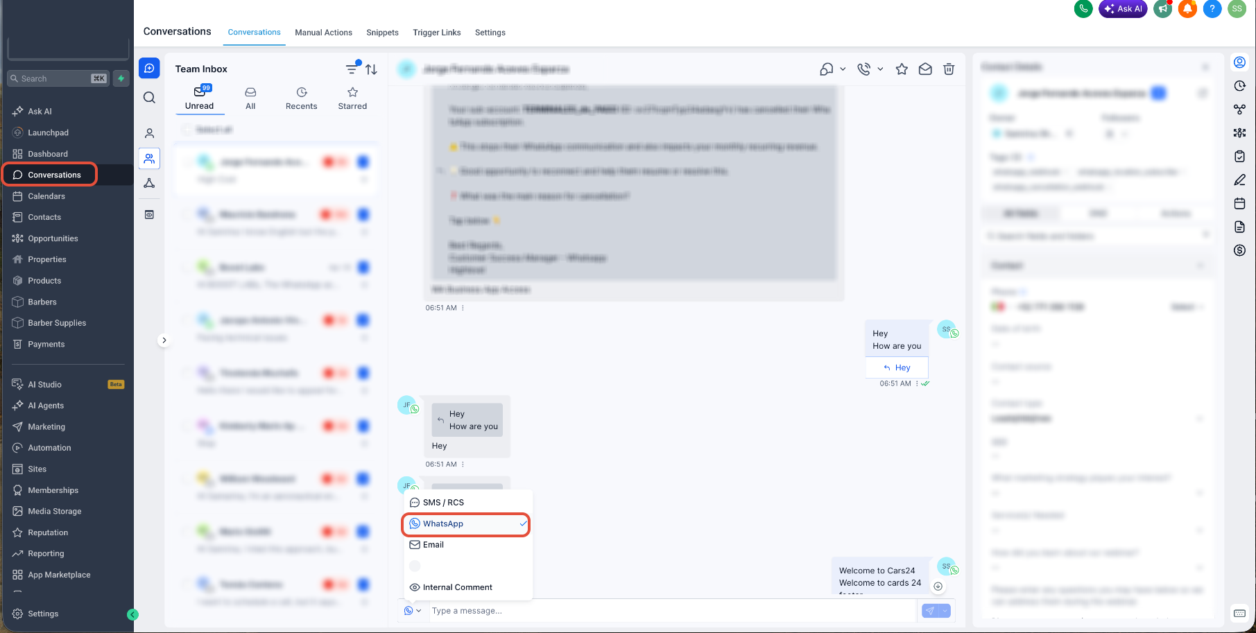 Sezione Conversazioni in Futuria CRM con il canale WhatsApp selezionato.