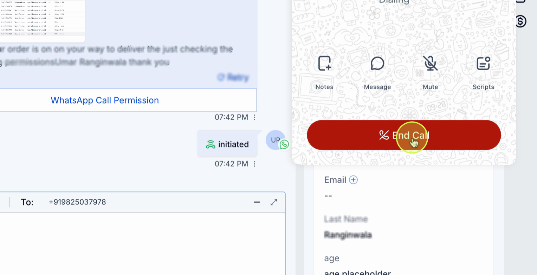 Interfaccia di una chiamata WhatsApp in corso con le opzioni per terminare e aggiungere un esito.