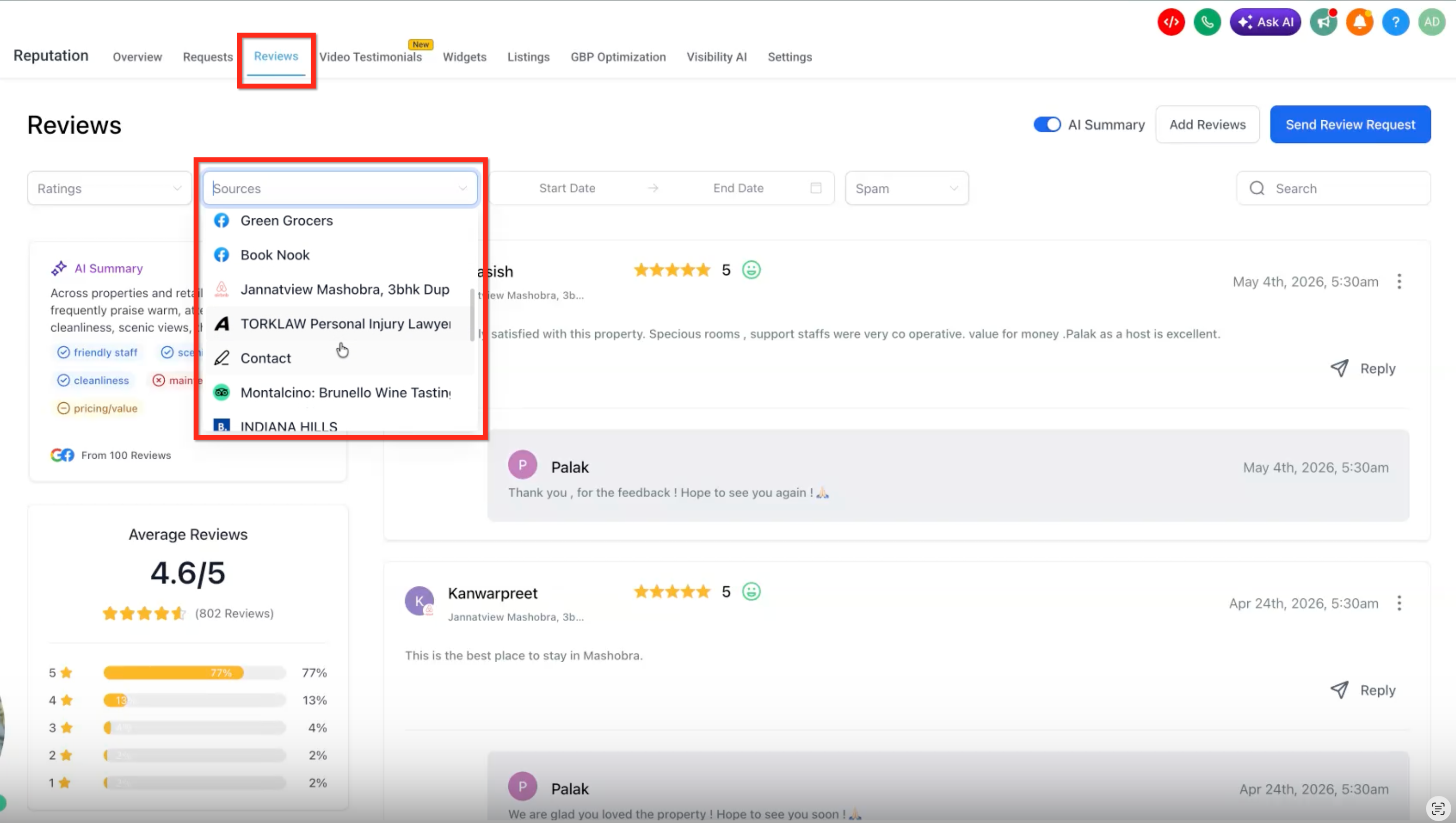 Filtro delle recensioni per fonte, che mostra come selezionare più pagine per visualizzare le recensioni aggregate.