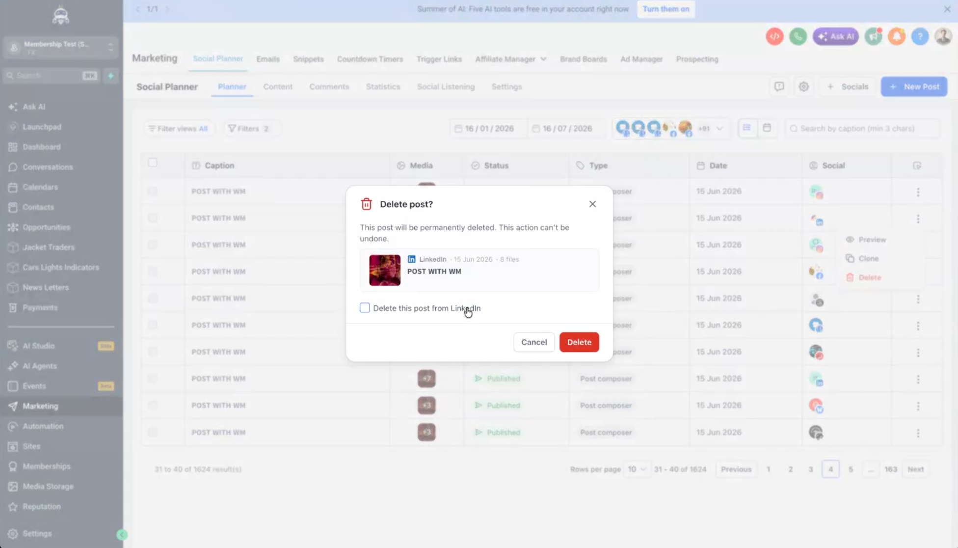 Finestra di dialogo per la conferma dell'eliminazione di un post social, con l'opzione per rimuoverlo anche dalla piattaforma social.
