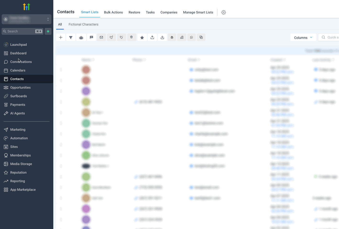 Animazione che mostra come aggiungere un nuovo contatto in Futuria CRM.