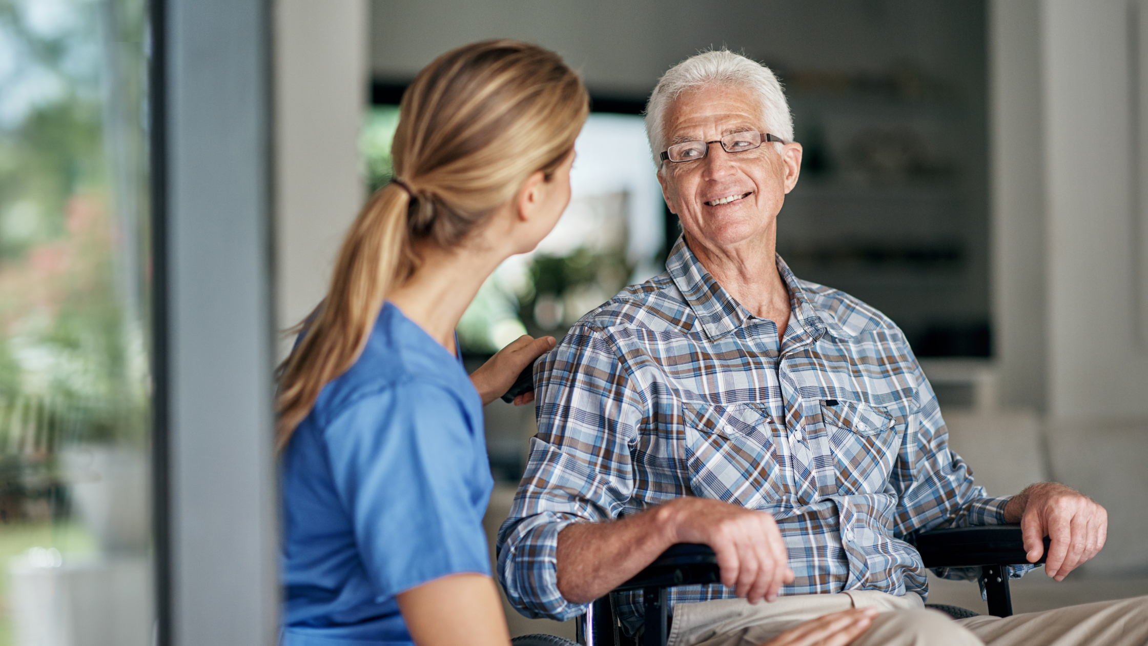 Compassionate caregiver providing home care services to senior in Lakewood CA