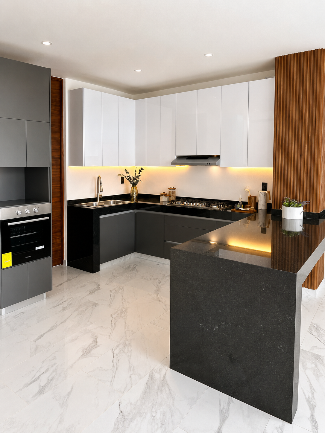 Cocina de autor con panel de madera y acabados de alta gama