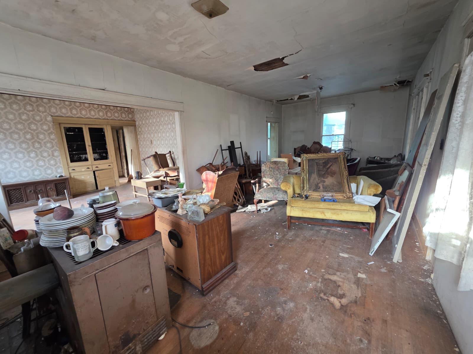 Farragut Tennessee inherited house sold as-is with contents inside