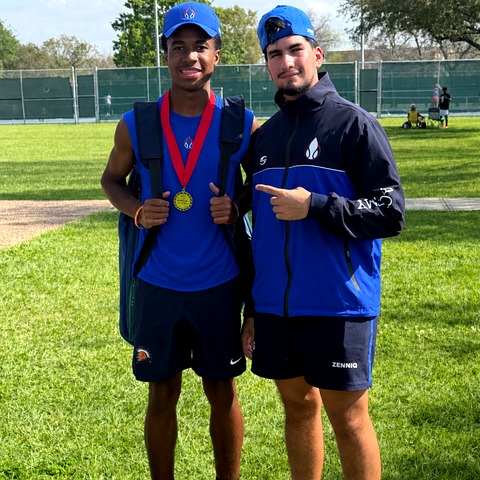 Coach Rafael Rovero with a competitive junior tennis player after a tournament achievement at Zenniq Academy