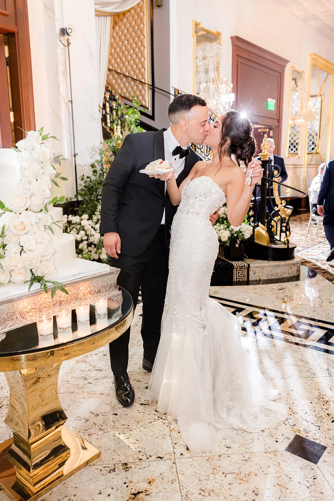Eleni and Vasili — cake-cutting moment