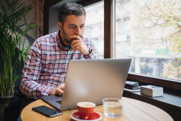 Business owner dealing with an IT problem while waiting for break-fix support