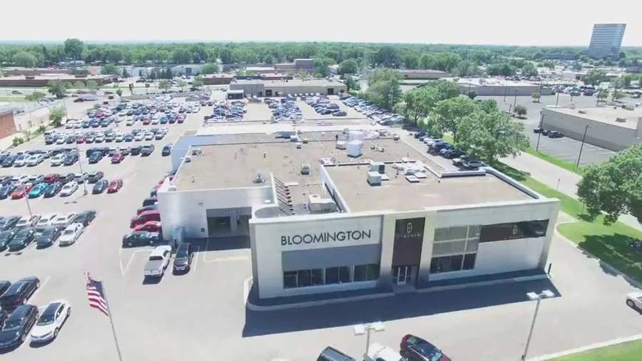 Drone view of the Bloomington Lincoln showroom and flat roof at 7800 Dupont Ave S in Bloomington, MN