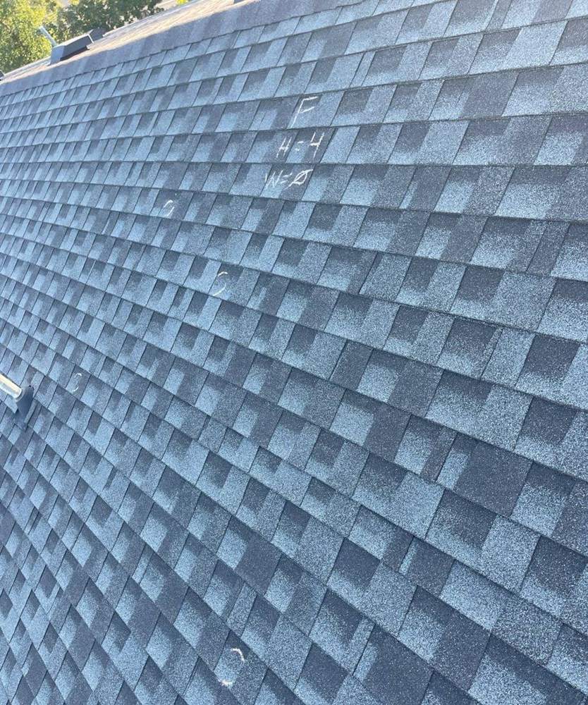 Close-up of the Coratel Inn's shingle roof surface in Maple Grove, September 2022