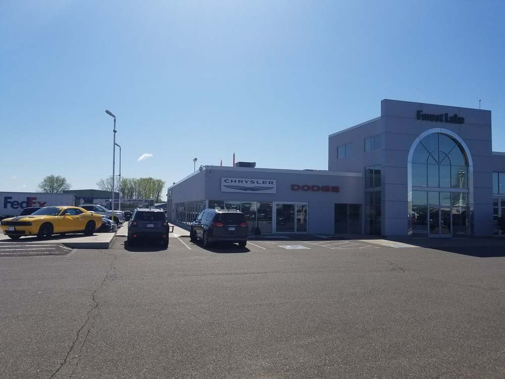 Forest Lake Chrysler Jeep Dodge showroom and lot in Forest Lake, MN, the building Repair King re-roofed with a white Duro-Last PVC membrane