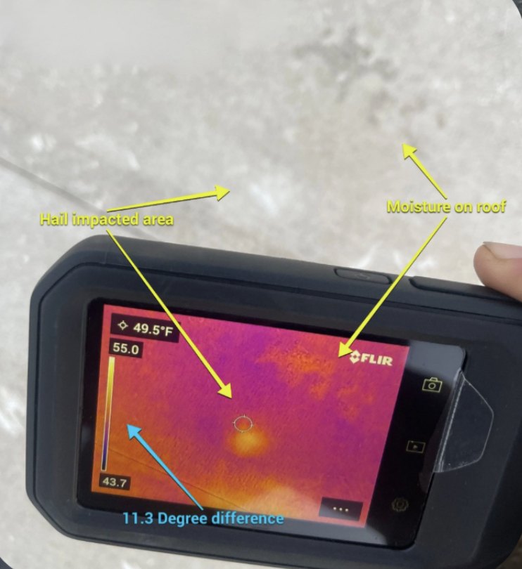 Thermal camera showing a temperature difference on a roof, marking possible moisture