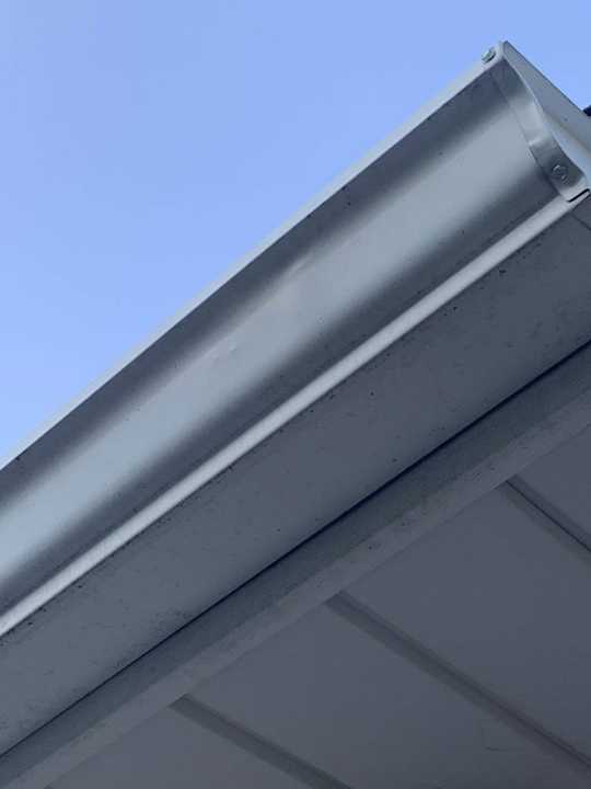Aluminum gutter and fascia on the Plymouth home, photographed from the ladder, August 2019