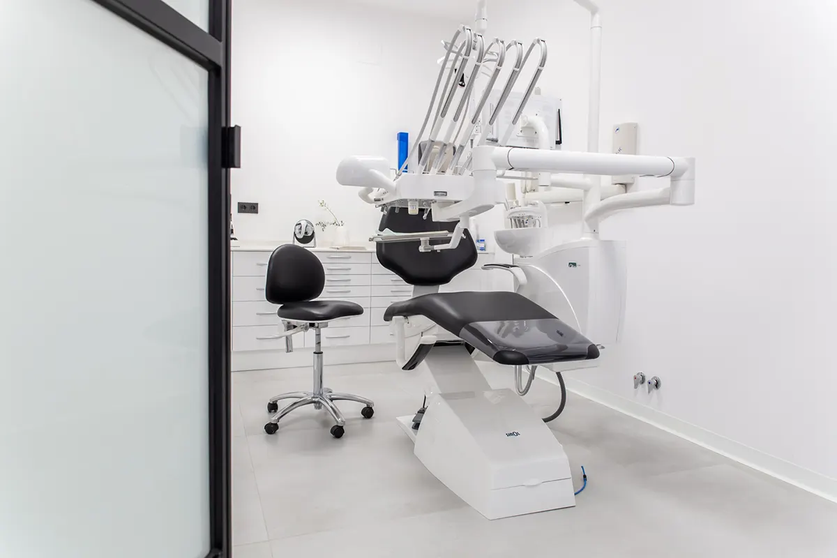 Consulta dental moderna en Clínica Ivoria Madrid