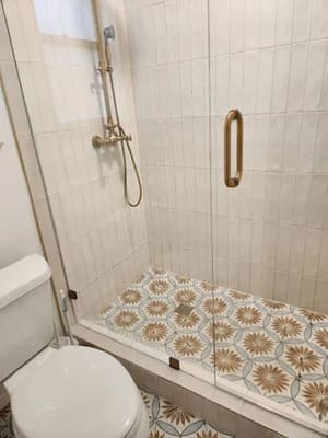 {{ custom_values.service_4 }} in {{custom_values.area_6})