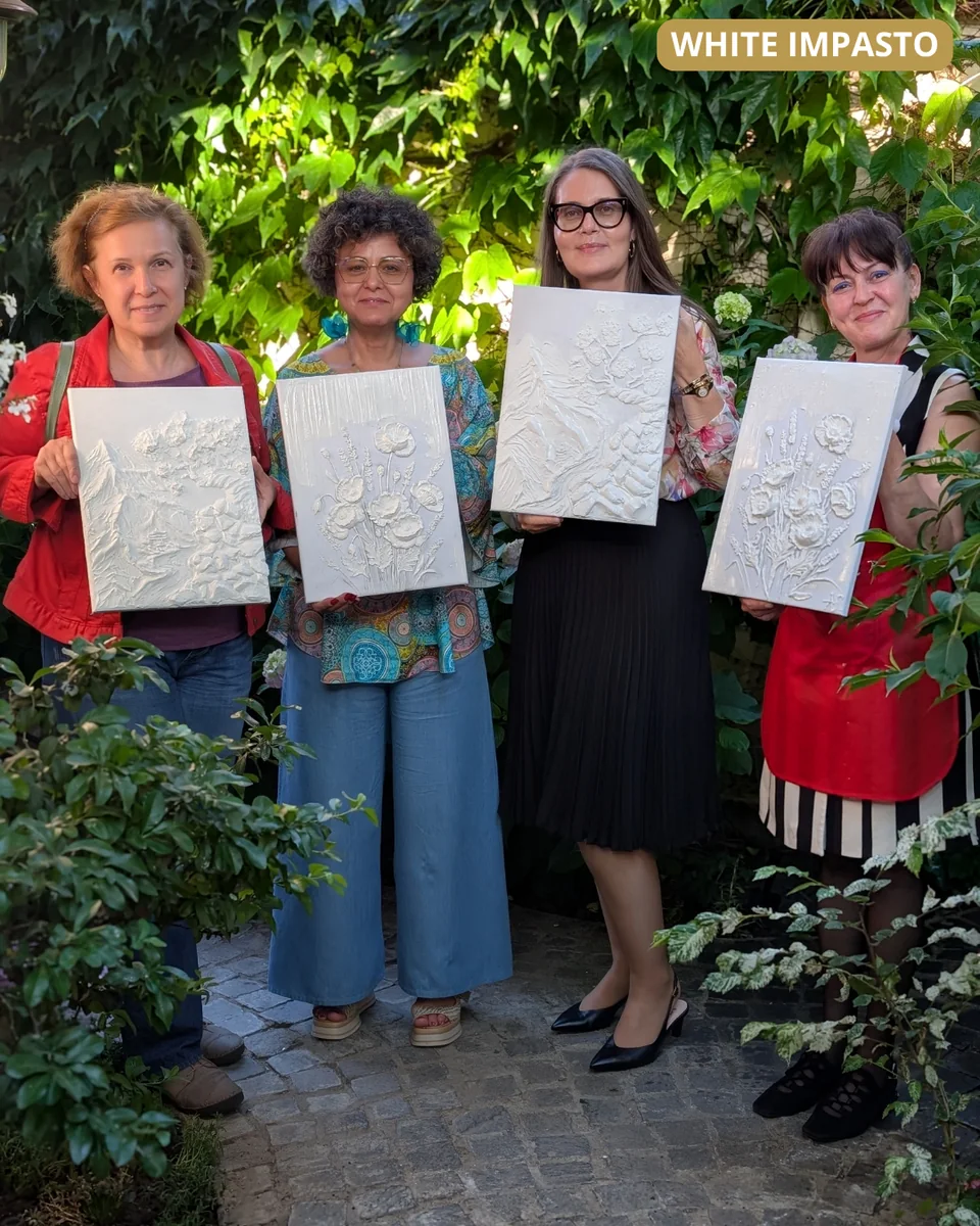 Participantele Caravanei Impasto cu a treia lucrare, în pastă albă White Impasto