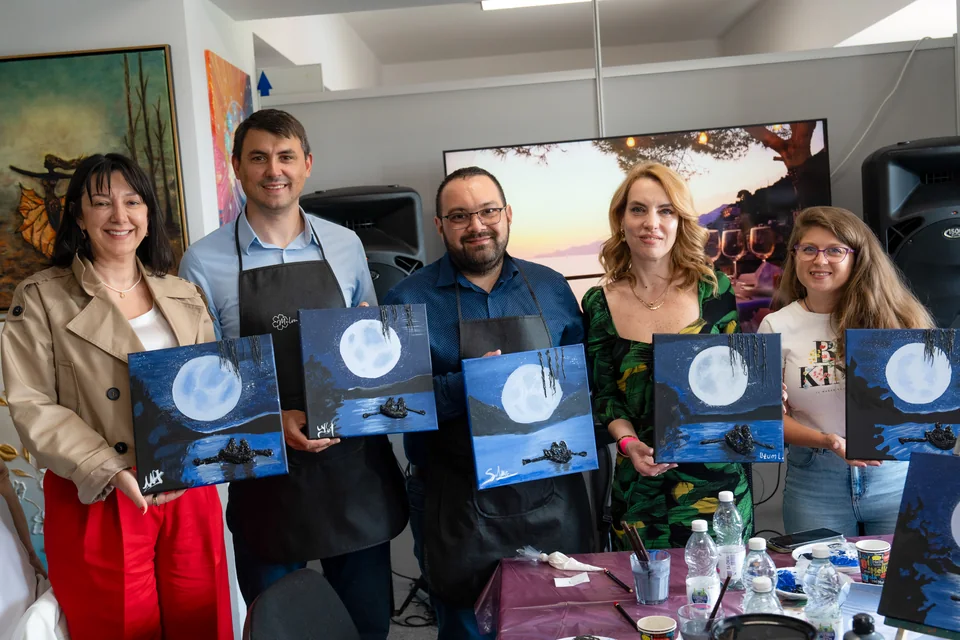 Colegi cu tablourile lor cu lună plină