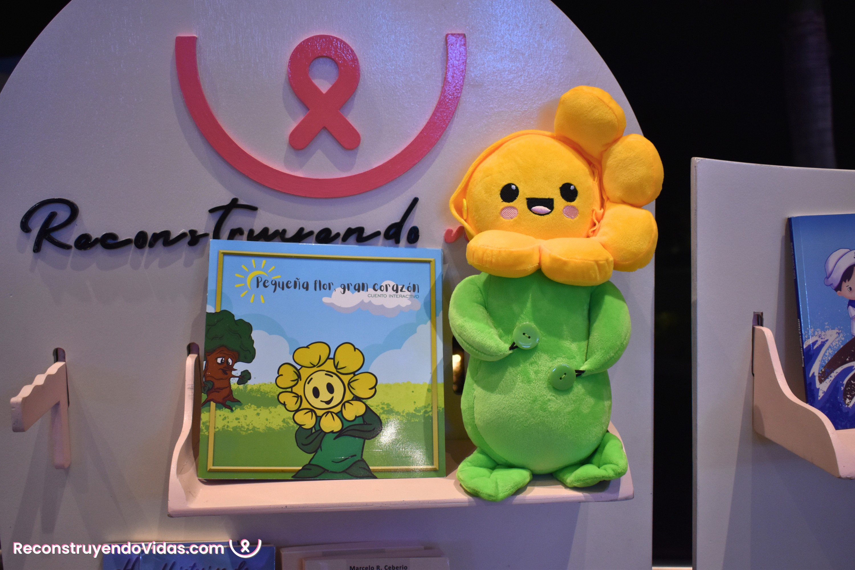 Foto Mi Pequeña Flor peluche de acompañamiento emocional