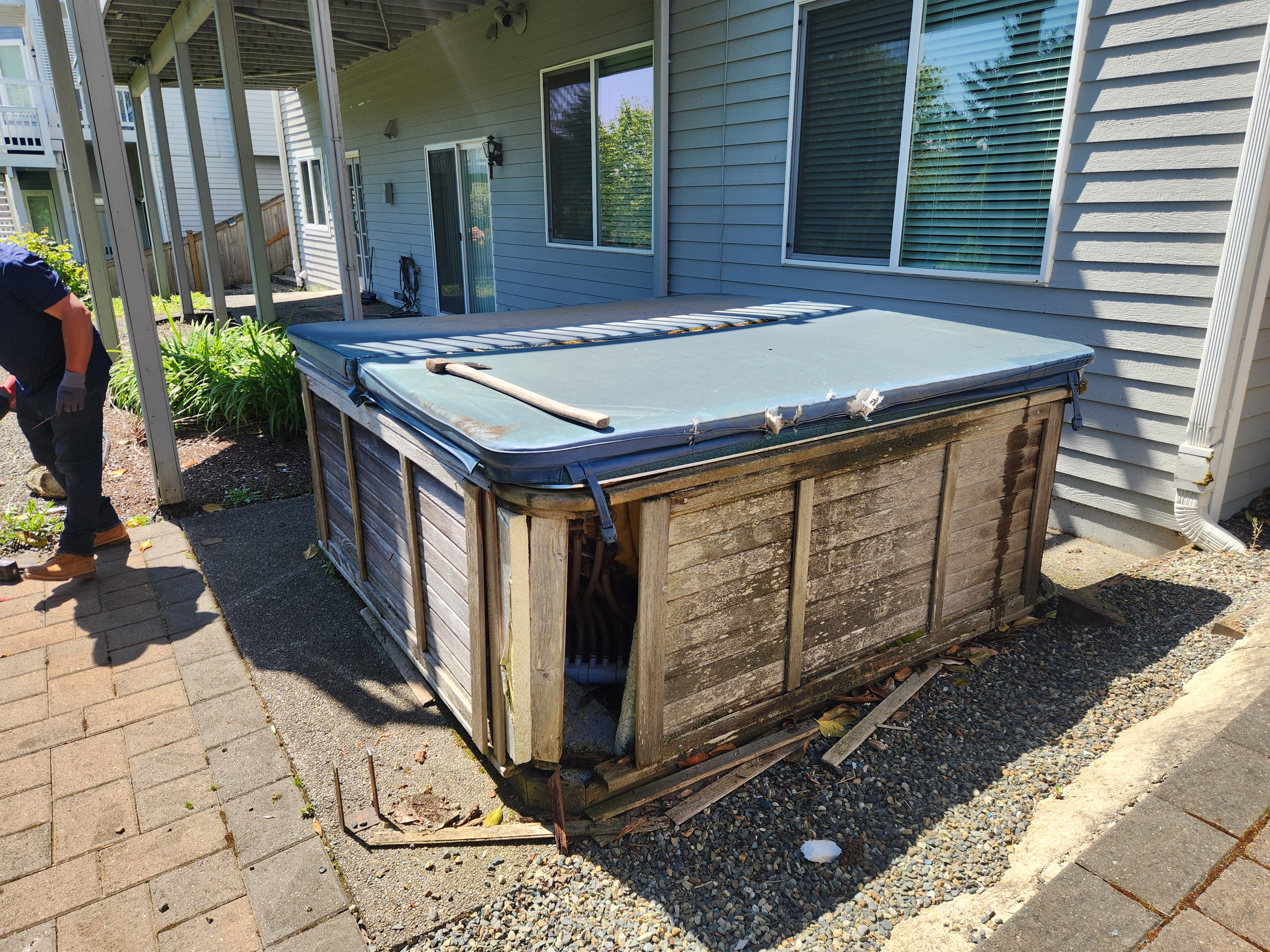 Renton Hot Tub Removal - Cluttered space before junk removal