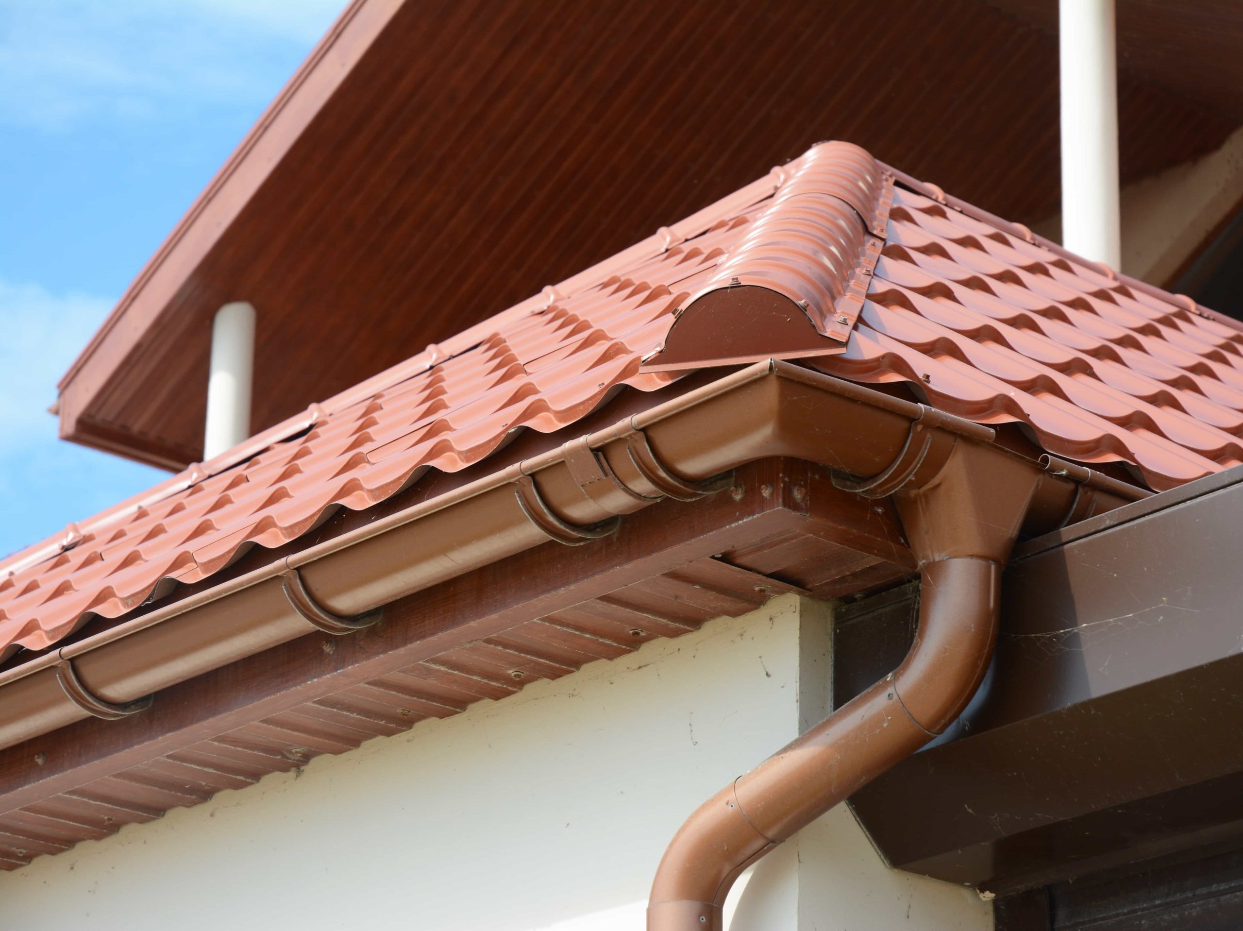Seamless gutter installation